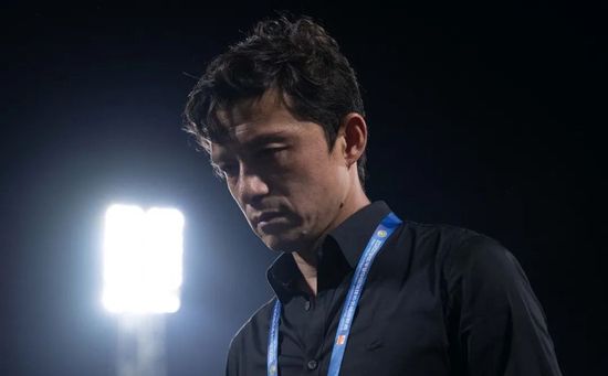 她检查了费可欣手里的挂号凭证之后，便将她暂时安排在候诊区就坐，开口说道：女士请稍等片刻，一会到您的时候我会来通知您的。